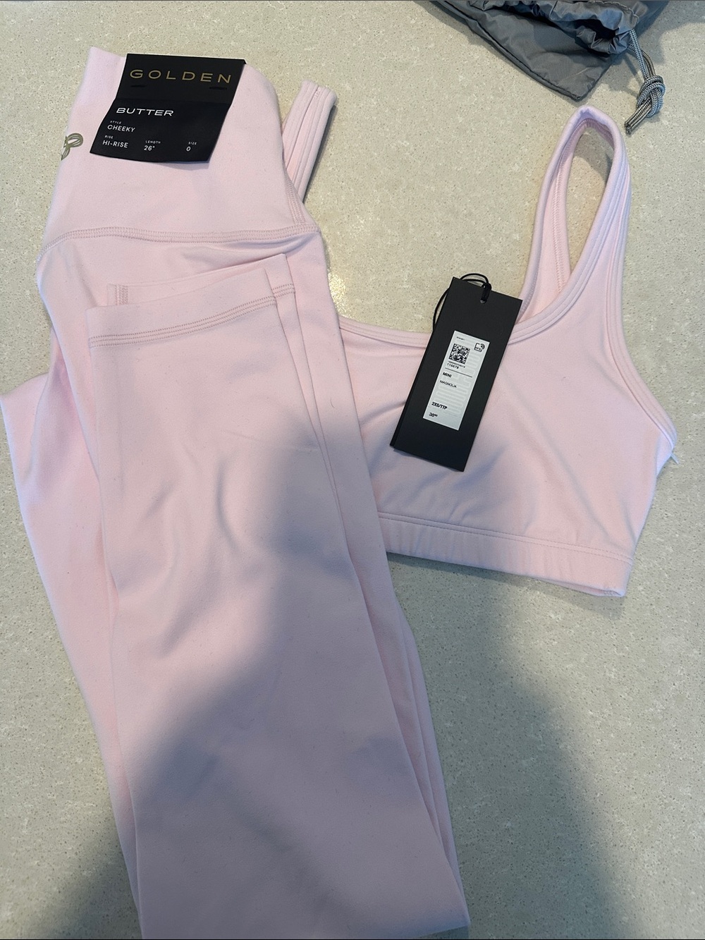 Aritzia Butter High-Rise Leggings and bra in Light Pink